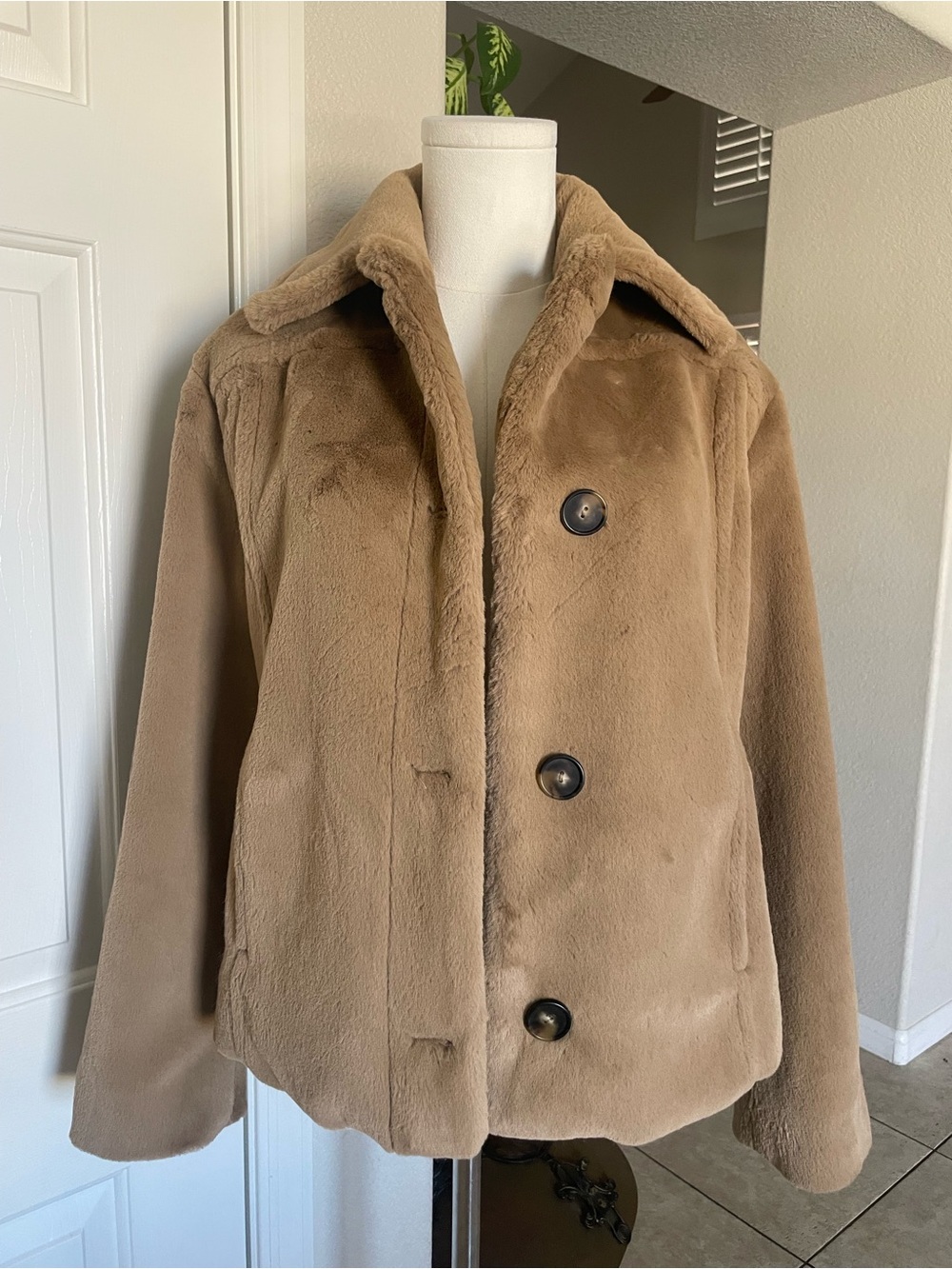 Vince Faux Fur Camel Oversized Collar Jacket Size Small